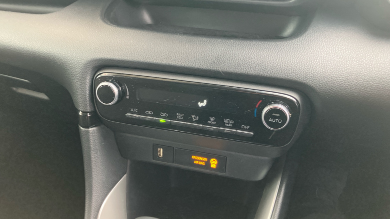 Toyota Yaris 1.5 Hybrid Design 5dr CVT Hybrid Hatchback